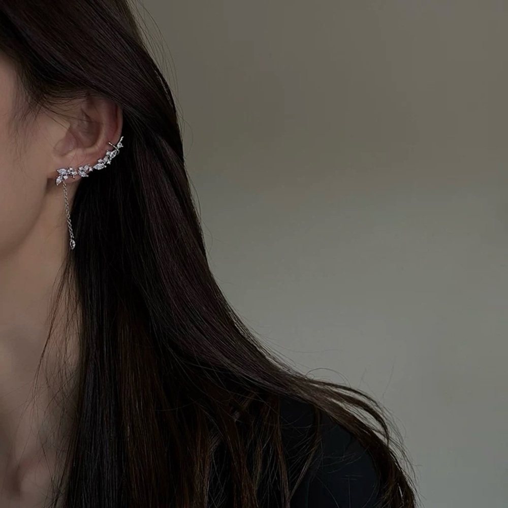 Elegant Ear Cuff with Sparkling Accents